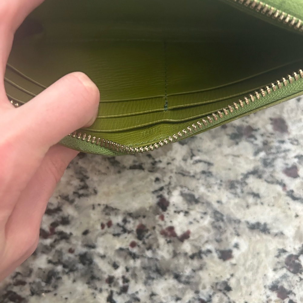 MaxMara Olive Leather Zip Wallet - Picture 8 of 9